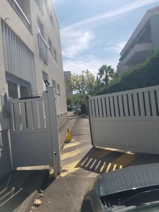 Charmant Studio Lumineux Avec Parking Prive Saint-Raphaël Exteriör bild